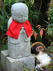 Nenbutsu-ji jizo and Tanuki.jpg